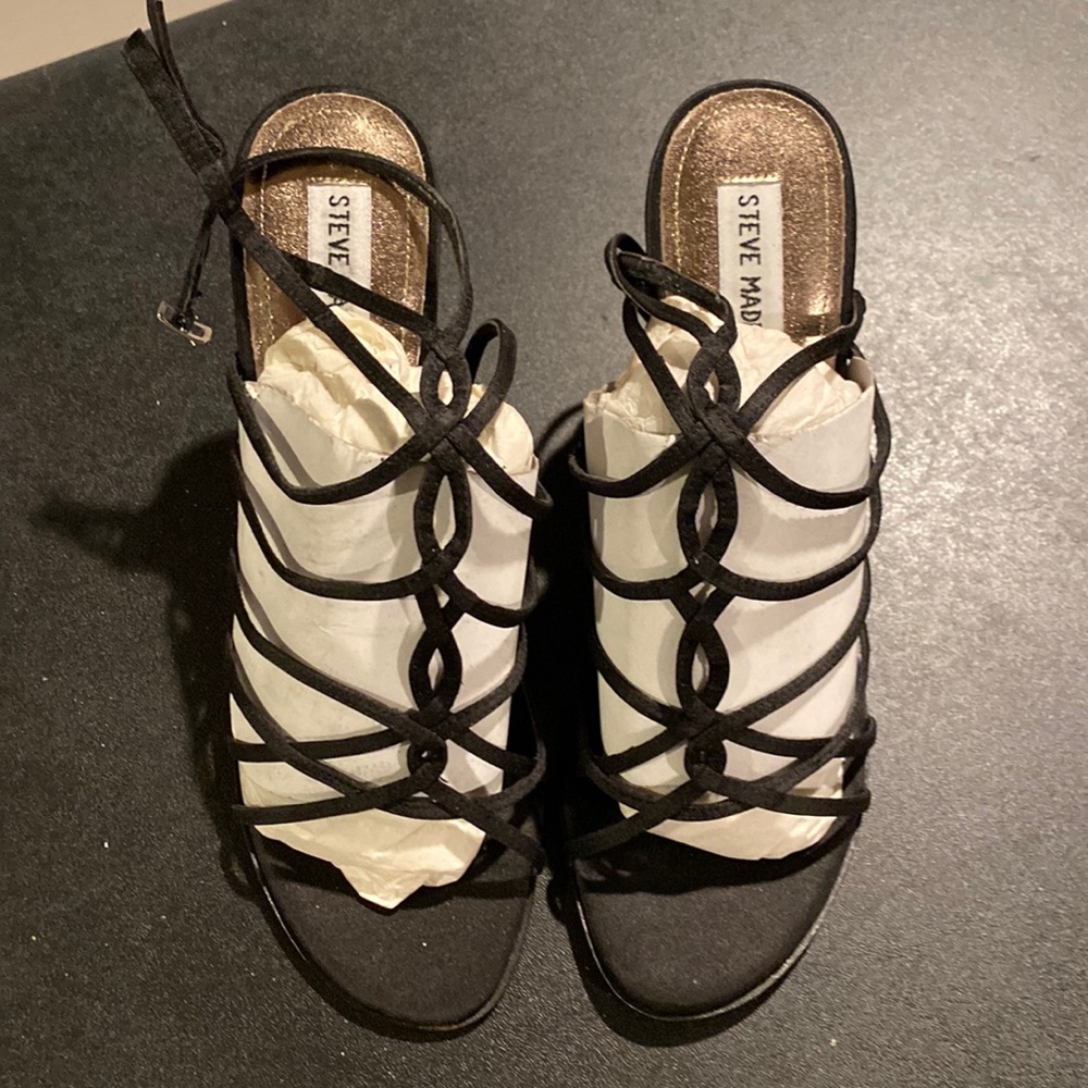 NWOT adorable strappy heels